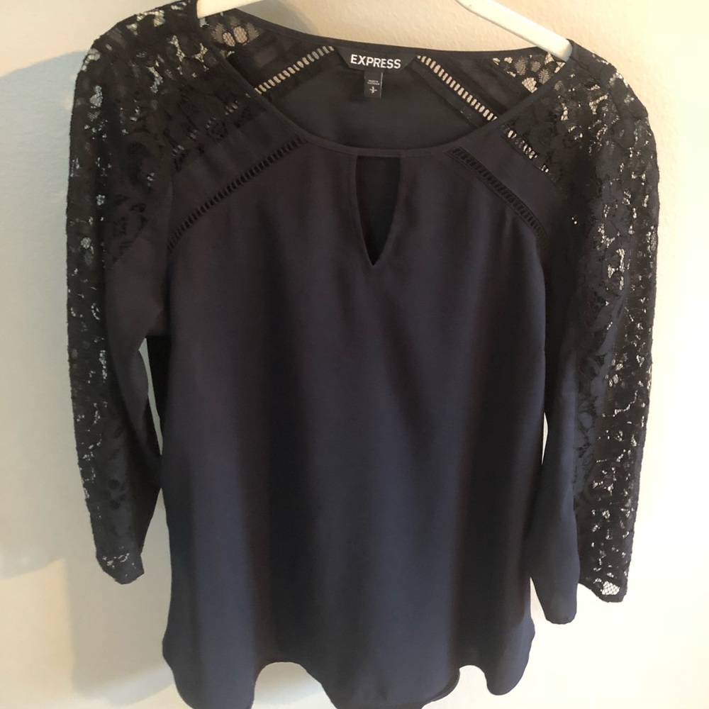 Lace sleeve Express top
